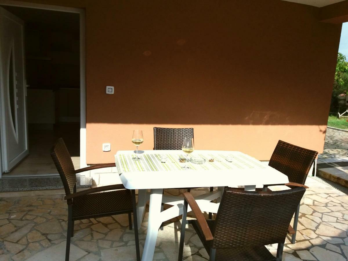 Apartment Mestrovic Lopar
